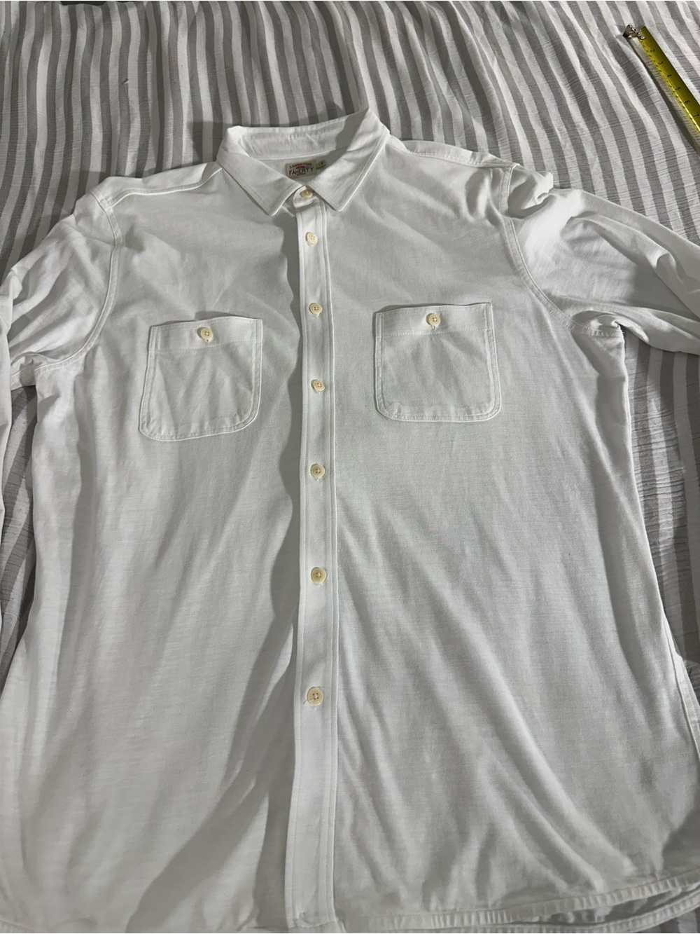 Faherty Classic White Men's Button-Down Shirt with Chest Pockets Large Excellent